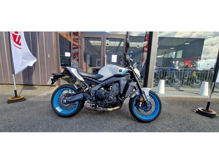 YAMAHA MT-09