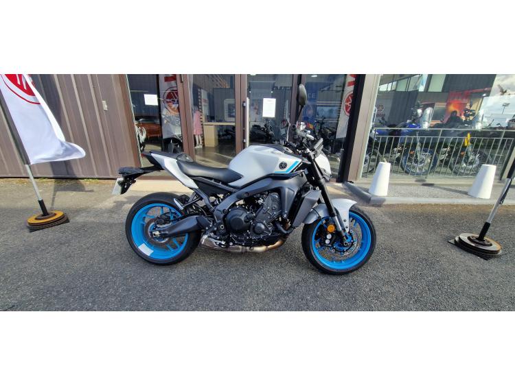 YAMAHA MT-09